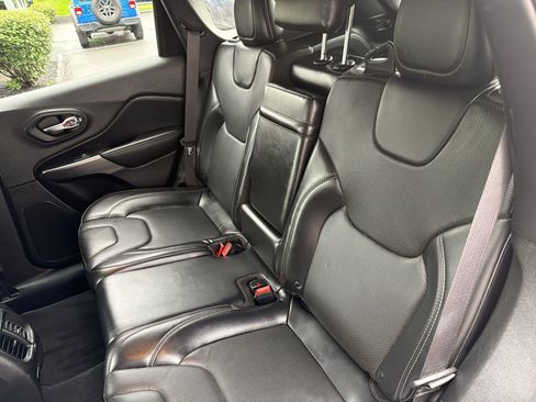 Used 2019 Jeep Cherokee Limited AWD/4WD image 12