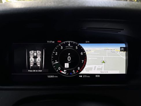 Used 2018 Land Rover Range Rover Velar S image 13