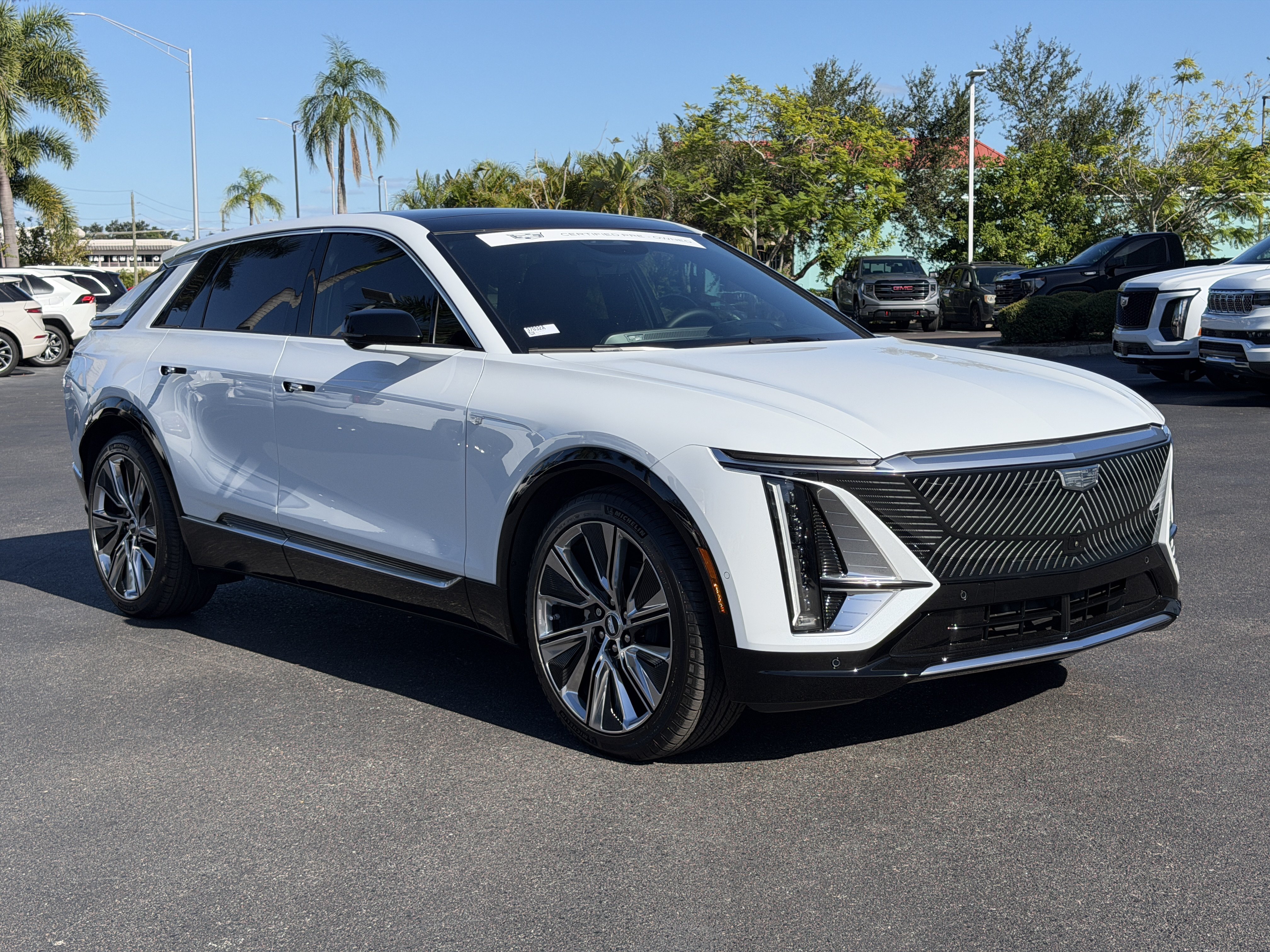 Used 2027 Cadillac Lyriq Signature Luxury RWD image 1