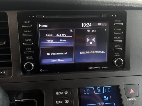 Used 2018 Toyota Sienna LE FWD image 40