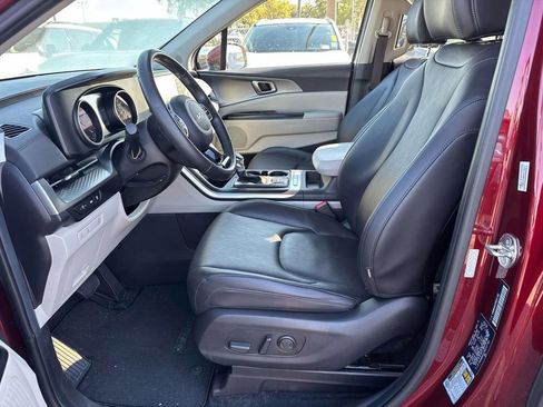 Certified 2024 Kia Carnival LX image 23