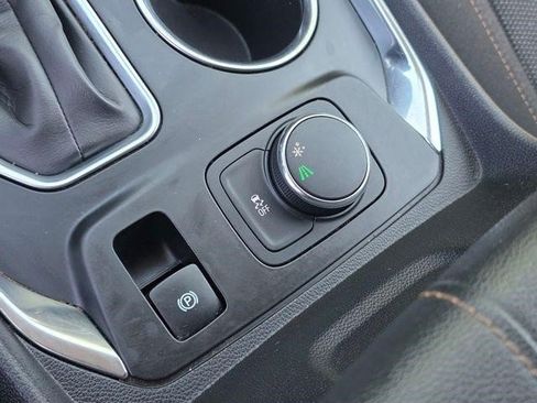 Certified 2021 Chevrolet Traverse LT FWD image 30