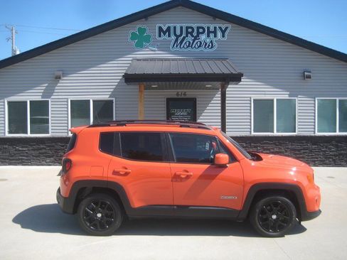 Used 2019 Jeep Renegade Latitude w/ Cold Weather Group image 1