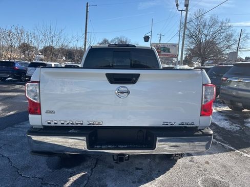 Used 2019 Nissan Titan SV image 6
