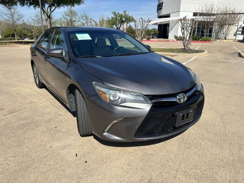 Used 2016 Toyota Camry SE FWD image 3