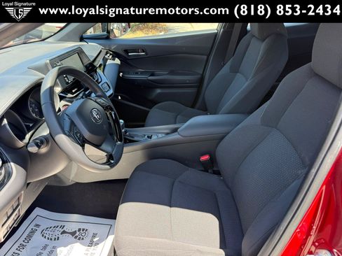 Used 2018 Toyota C-HR XLE FWD image 15