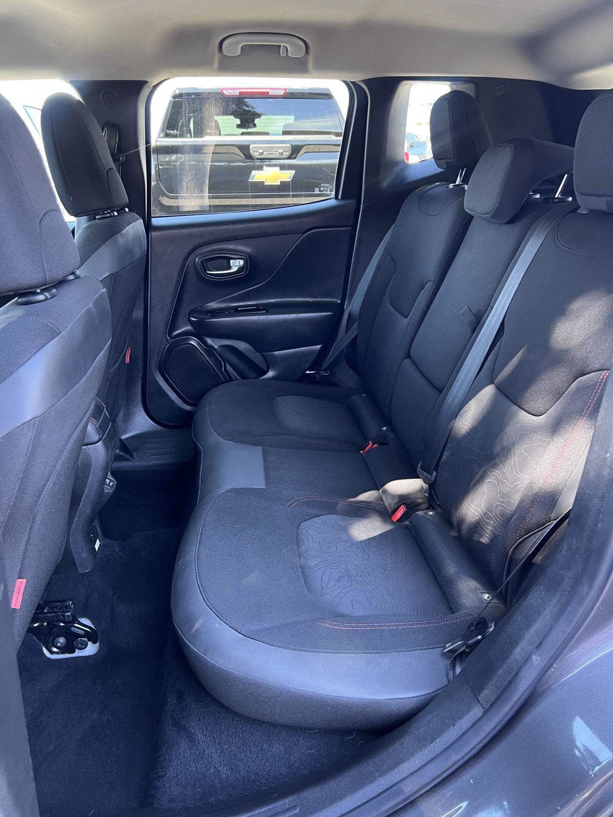 Used 2021 Jeep Renegade Trailhawk AWD/4WD image 34