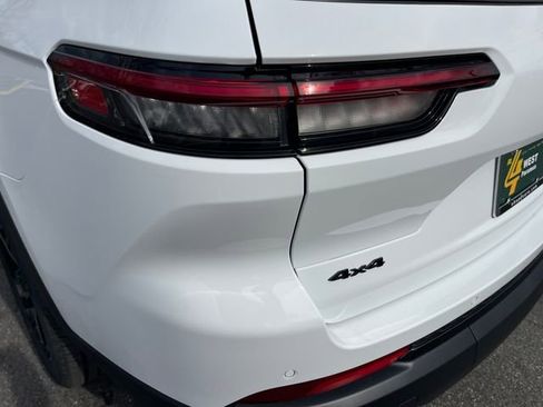 New 2025 Jeep Grand Cherokee L Altitude image 13