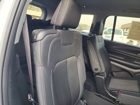 Used 2023 Jeep Grand Cherokee L Laredo image 34