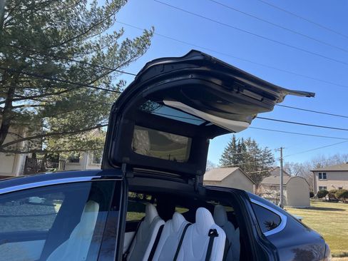 Used 2019 Tesla Model X 75D image 18