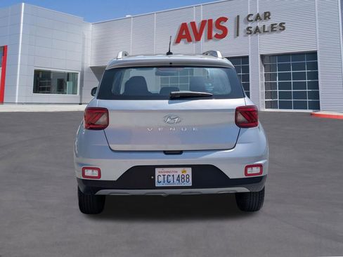 Used 2025 Hyundai Venue SEL FWD image 6