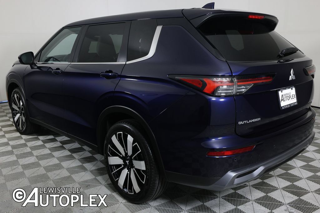 Used 2025 Mitsubishi Outlander SE FWD image 7