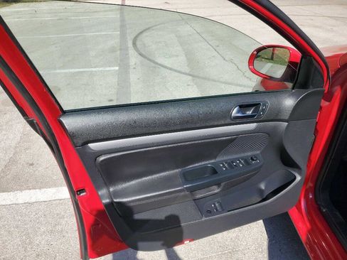 Used 2010 Volkswagen Jetta SE image 16