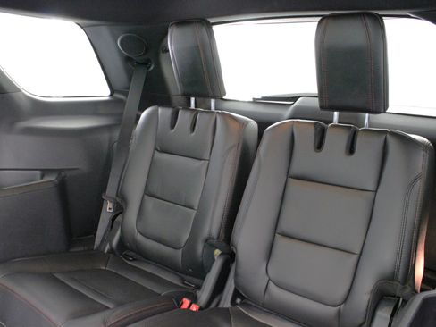 Used 2018 Ford Explorer Limited image 42