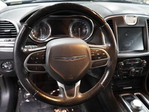 Used 2017 Chrysler 300 C RWD image 27