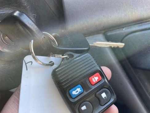 Used 2004 Ford Focus SE image 44