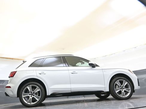 Certified 2025 Audi Q5 2.0T Premium w/ Convenience Plus Package image 34