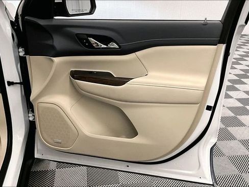 Used 2022 GMC Acadia Denali w/ Trailering Package image 18