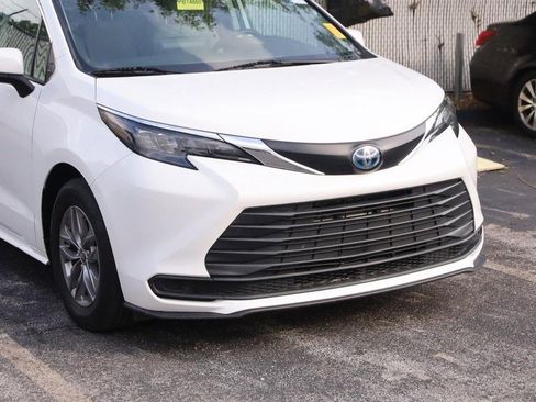 Certified 2024 Toyota Sienna LE FWD image 2