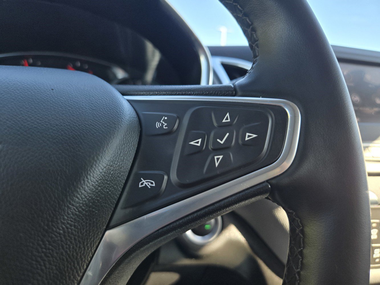 Used 2023 Chevrolet Equinox LT w/ Driver Convenience Package AWD/4WD image 16