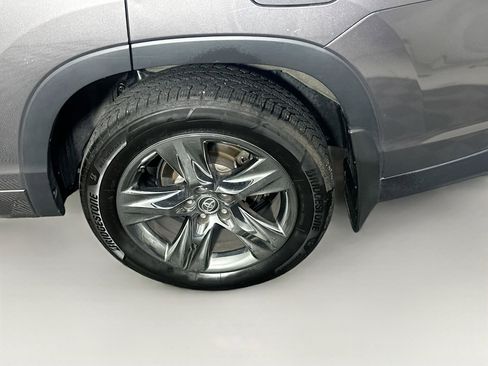 Used 2017 Toyota Highlander Limited Platinum FWD image 11