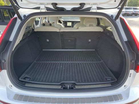 Used 2025 Volvo V60 B5 Cross Country Plus AWD/4WD image 30