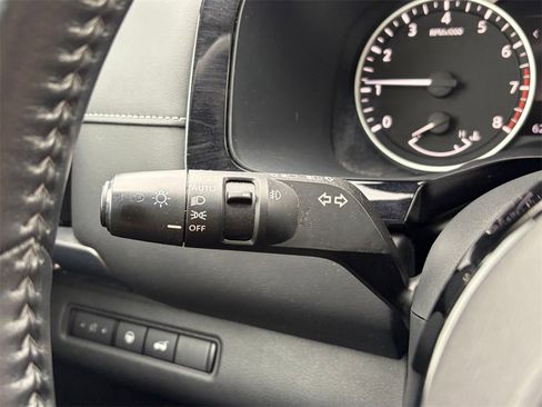 Used 2022 Nissan Pathfinder SL w/ Lighting Package (N92) image 14