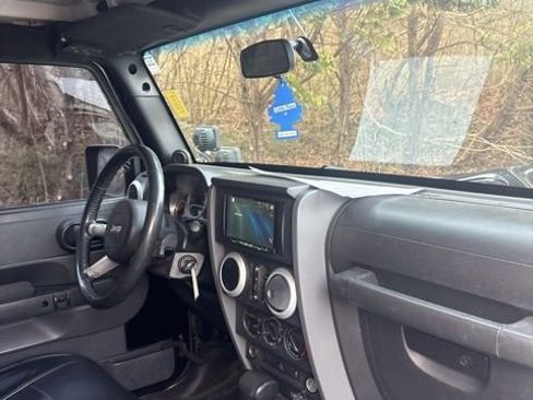 Used 2010 Jeep Wrangler Unlimited Sahara w/ Dual Top Group image 37