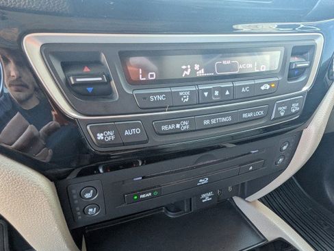 Used 2017 Honda Pilot Elite image 18