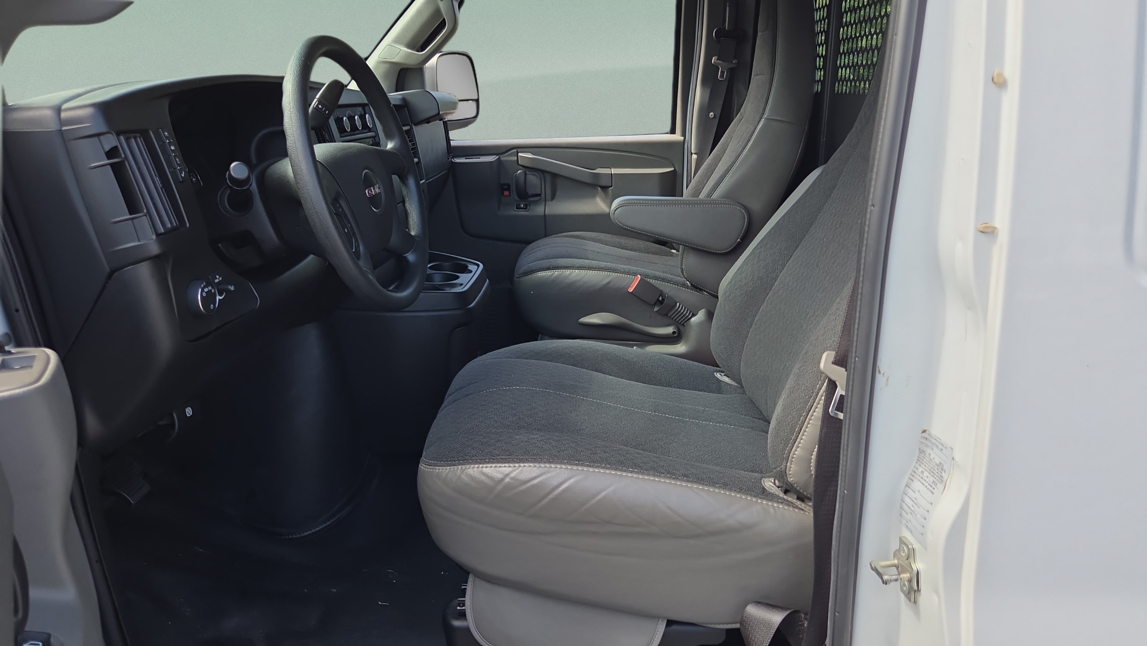 Used 2023 GMC Savana 2500 w/ Driver Convenience Package RWD image 9