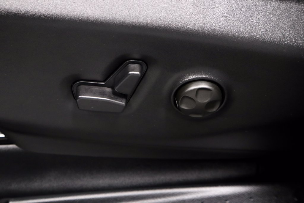 Used 2026 Chrysler Pacifica Select FWD image 25