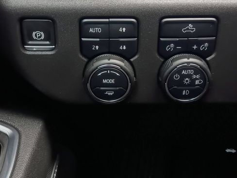 Used 2025 Chevrolet Silverado 1500 LT Trail Boss w/ Convenience Package II AWD/4WD image 12