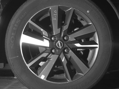 Used 2025 Nissan Versa SV image 13