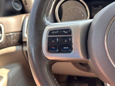 Used 2011 Jeep Grand Cherokee Laredo w/ Security & Convenience Group AWD/4WD image 29