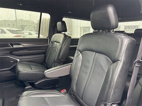 Used 2024 Jeep Wagoneer Series III image 10