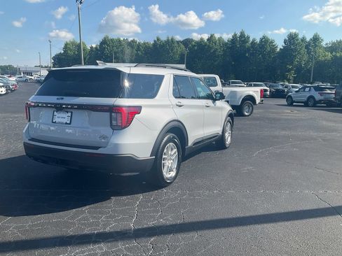 New 2026 Ford Explorer Active RWD image 5