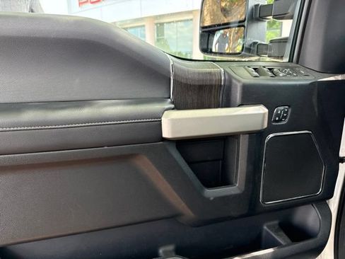 Used 2021 Ford F250 Lariat AWD/4WD image 4