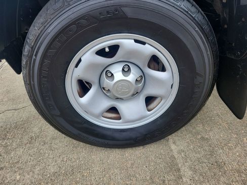 Used 2015 Toyota Tacoma PreRunner image 32