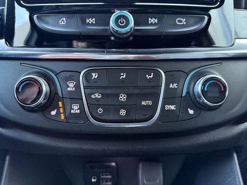 Used 2023 Chevrolet Traverse RS AWD/4WD image 17