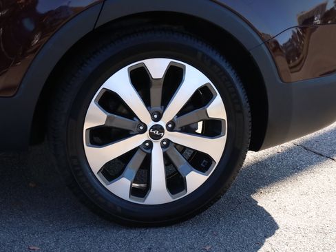 Used 2022 Kia Telluride EX w/ EX Premium Package image 16