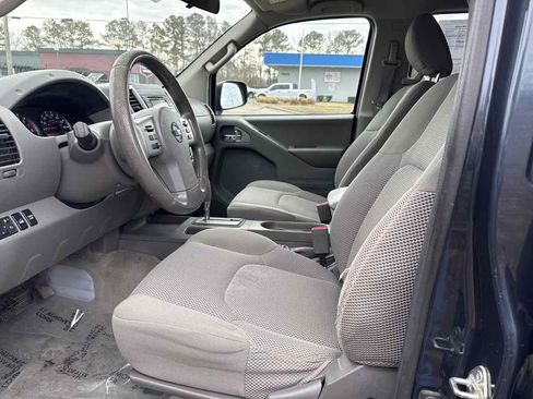 Used 2016 Nissan Frontier SV image 8