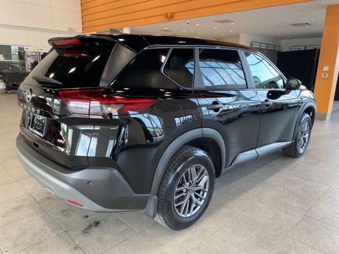 Used 2023 Nissan Rogue S image 5