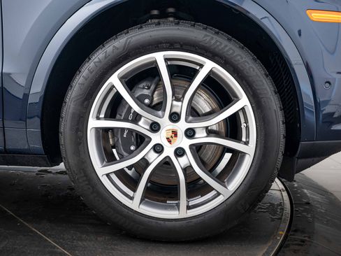Certified 2026 Porsche Cayenne AWD/4WD image 11