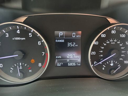Used 2018 Hyundai Elantra SE w/ SE Connectivity Package 04 FWD image 4