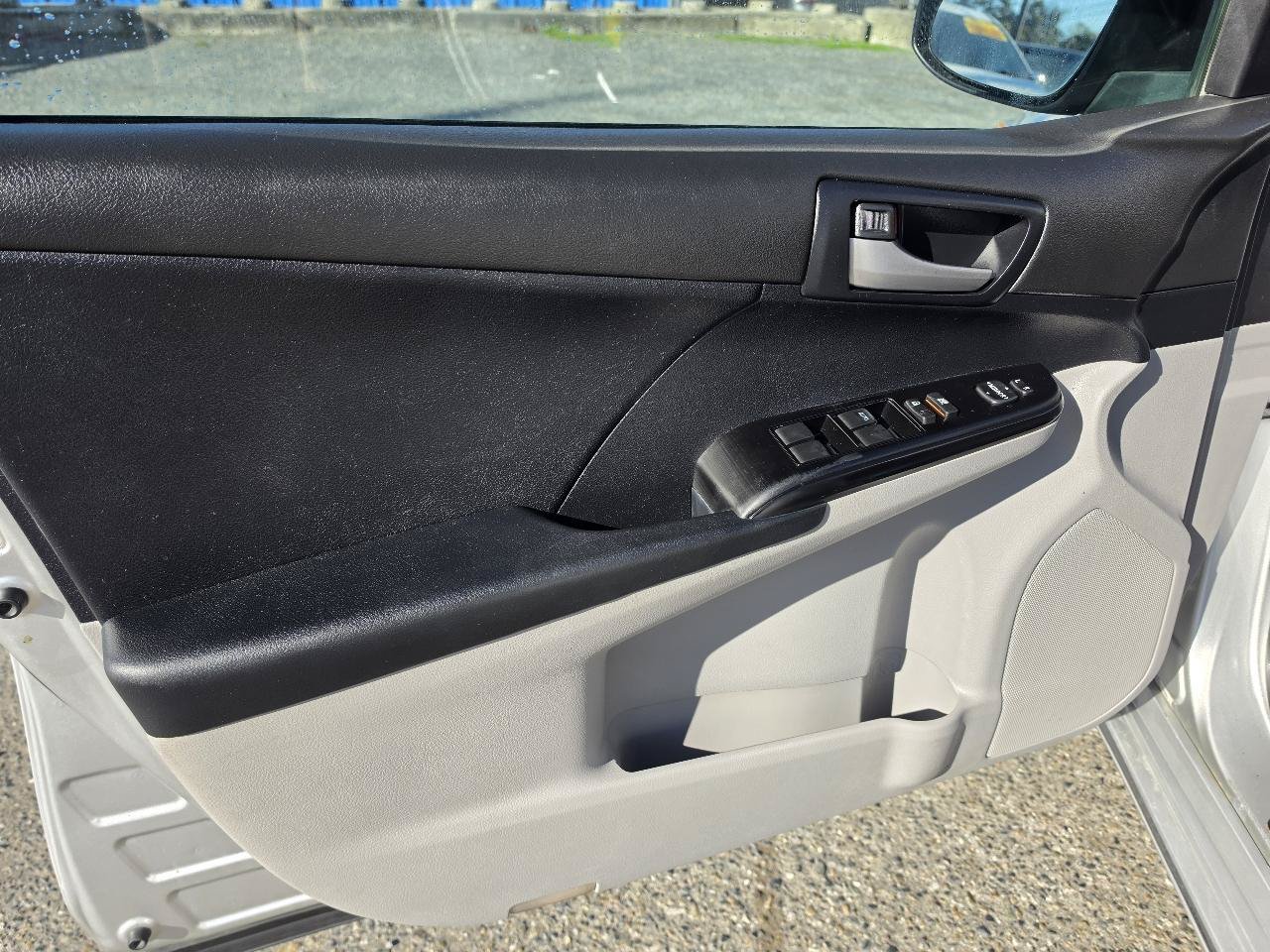 Used 2012 Toyota Camry LE FWD image 12