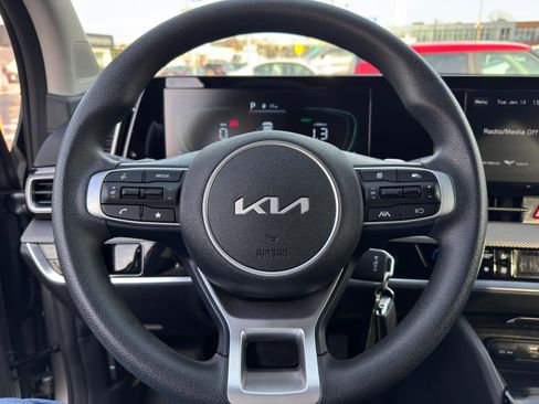 Used 2023 Kia Sportage LX image 17