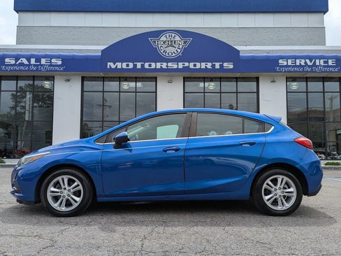 Used 2018 Chevrolet Cruze LT FWD image 1