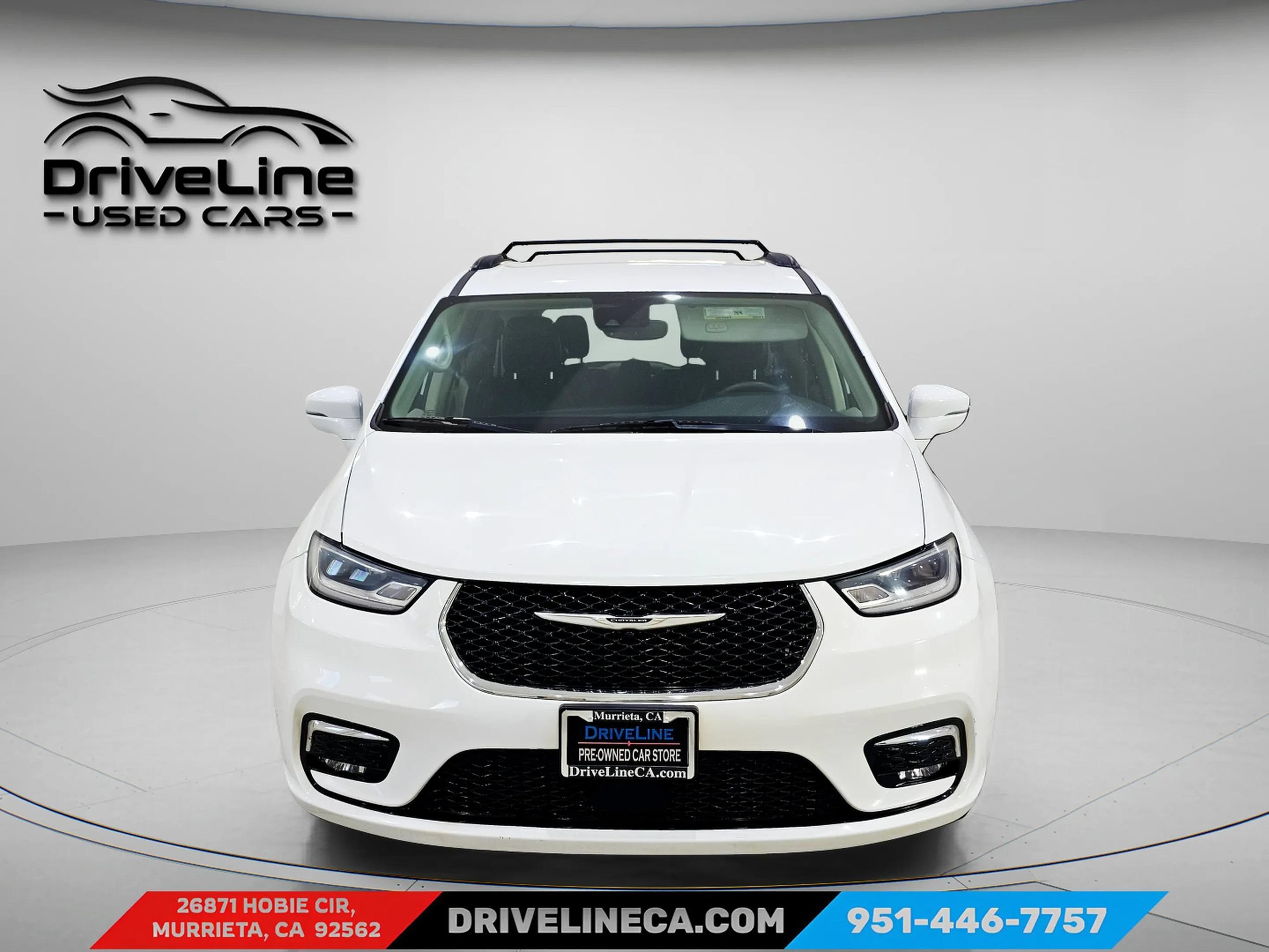 Used 2022 Chrysler Pacifica Touring-L FWD image 2
