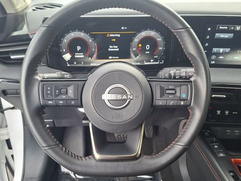 Certified 2025 Nissan Kicks SR FWD image 11