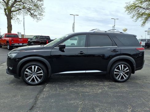 Used 2025 Nissan Pathfinder Platinum w/ Cargo Package AWD/4WD image 4